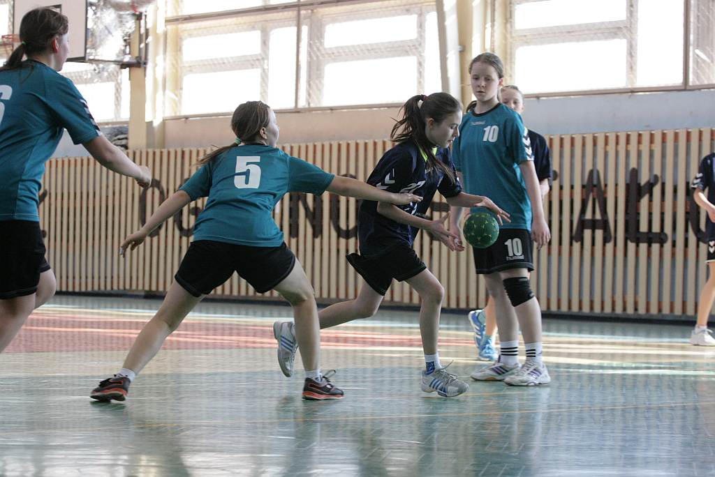 Dziewczęta: UKS Dziewiątka Legnica – Jedynka Ziębice 24:13