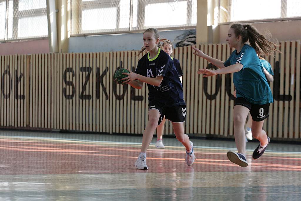 Dziewczęta: UKS Dziewiątka Legnica – Jedynka Ziębice 24:13