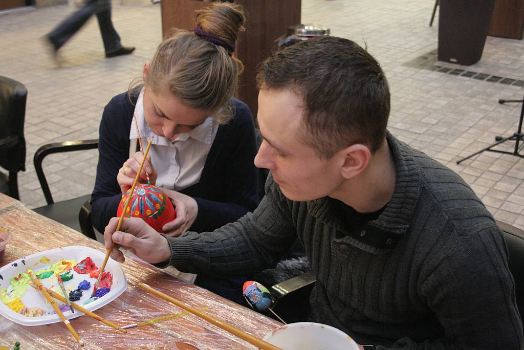 Barwne pisanki w Galerii Piastów