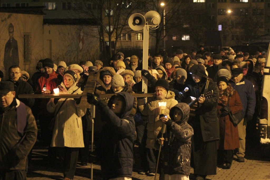 Droga Krzyżowa na osiedlu Kopernik