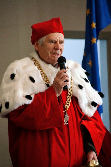 Pierwsi magistrzy pielęgniarstwa w Legnicy