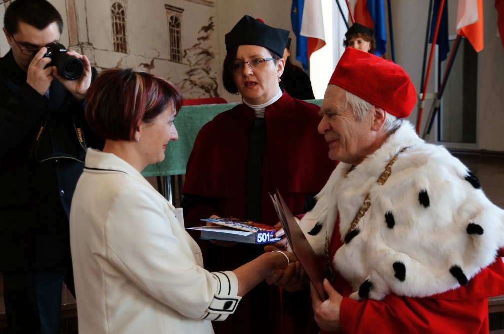 Pierwsi magistrzy pielęgniarstwa w Legnicy
