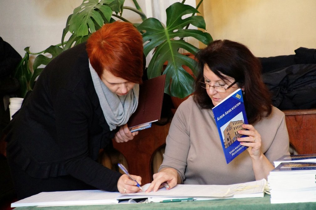 Pierwsi magistrzy pielęgniarstwa w Legnicy