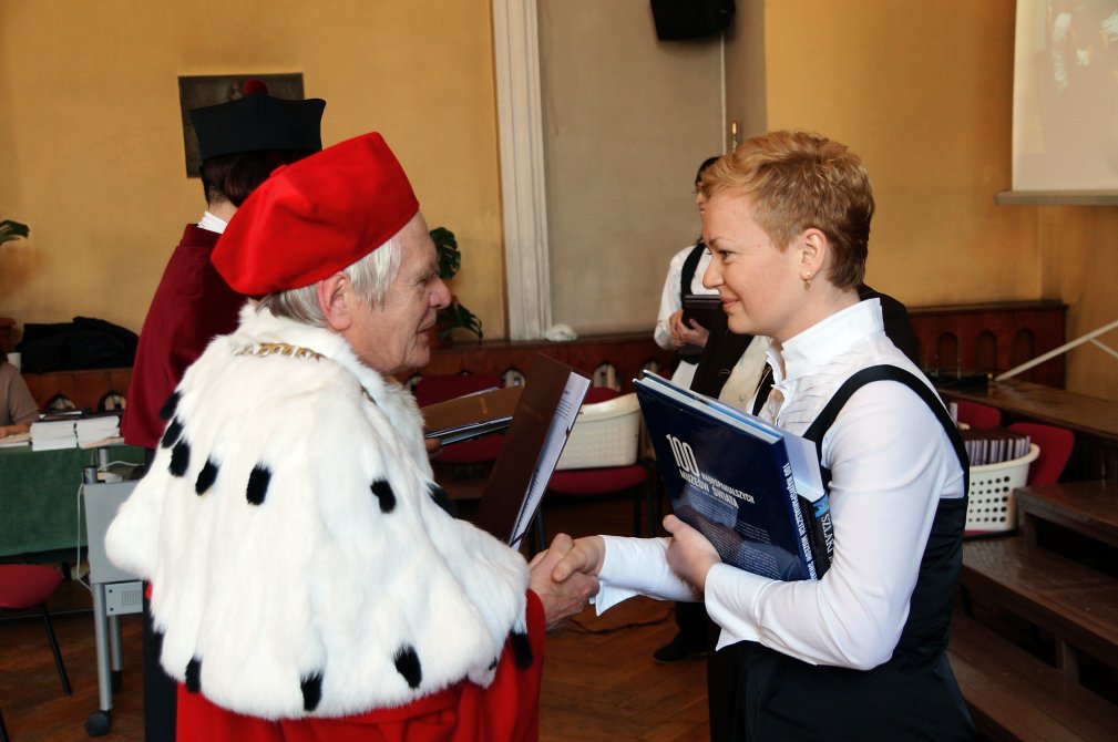 Pierwsi magistrzy pielęgniarstwa w Legnicy