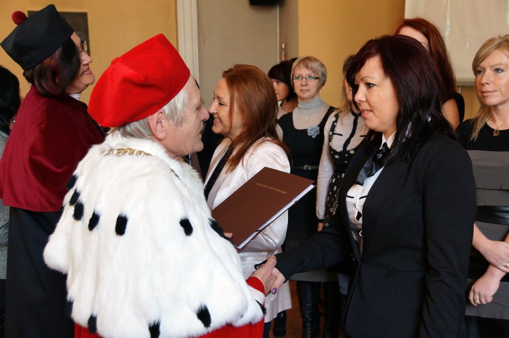 Pierwsi magistrzy pielęgniarstwa w Legnicy