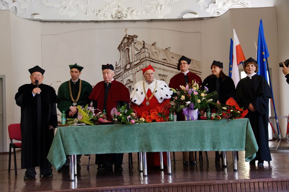 Pierwsi magistrzy pielęgniarstwa w Legnicy