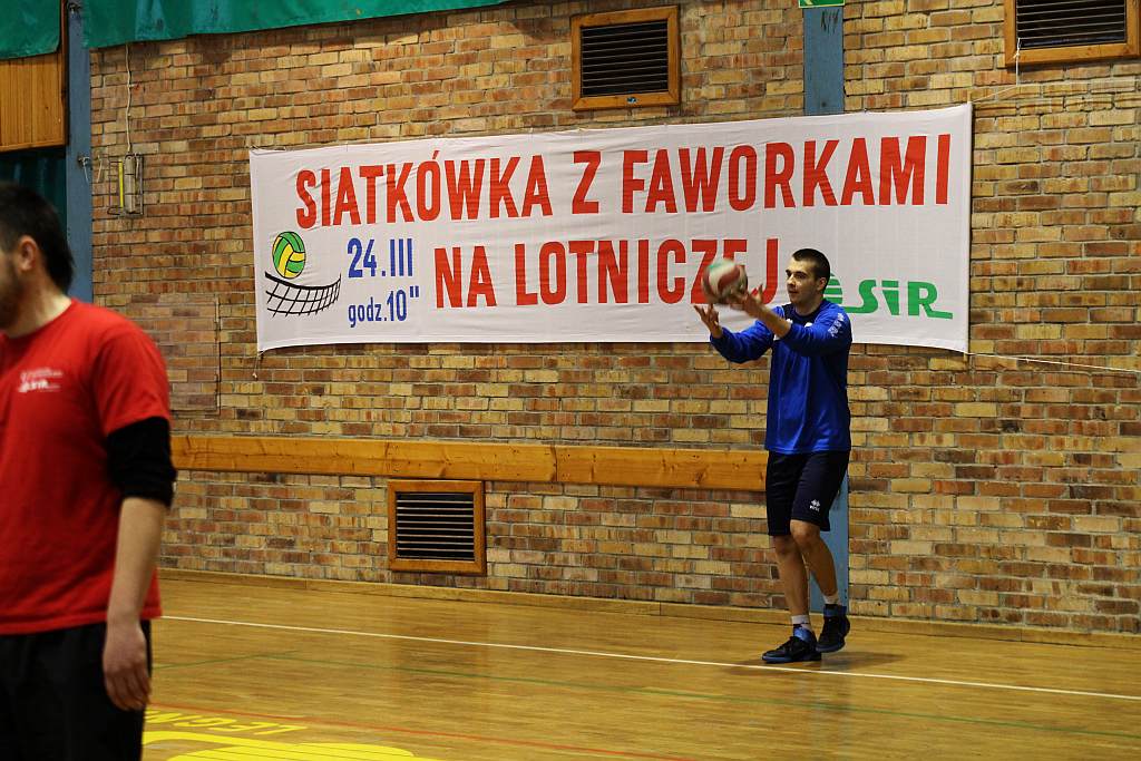 Siatkówka z faworkami na lotniczej