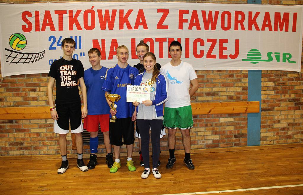 Siatkówka z faworkami na lotniczej