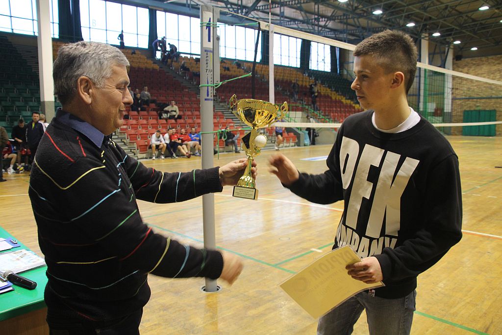 Siatkówka z faworkami na lotniczej