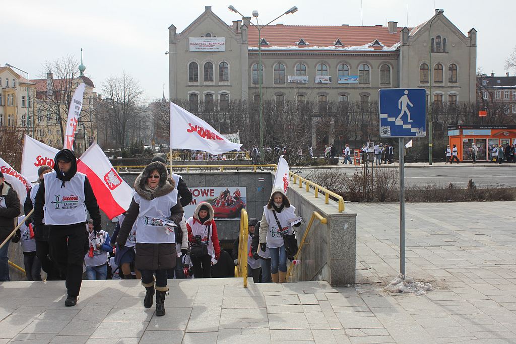 Solidarność przeszła ulicami miasta. Z hukiem!