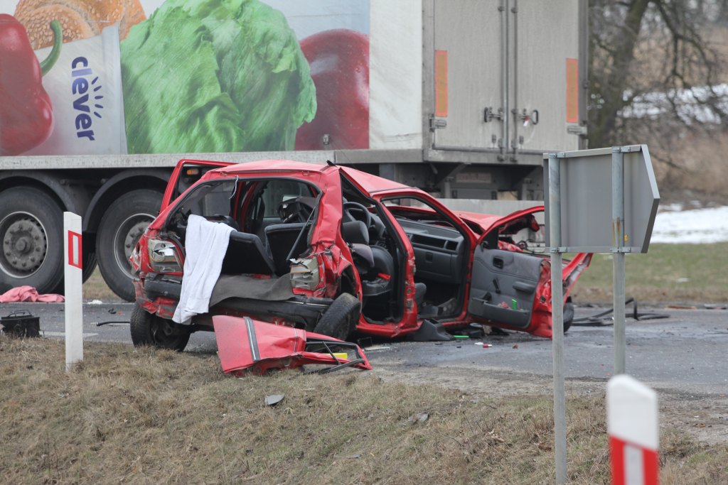 Wypadek po Kawicami. Zginęła młoda kobieta!