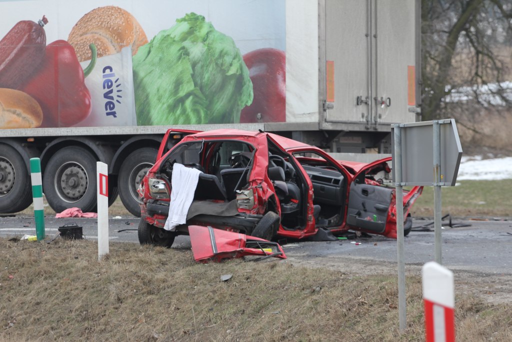 Wypadek po Kawicami. Zginęła młoda kobieta!