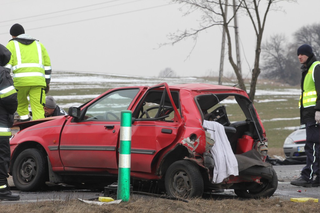 Wypadek po Kawicami. Zginęła młoda kobieta!
