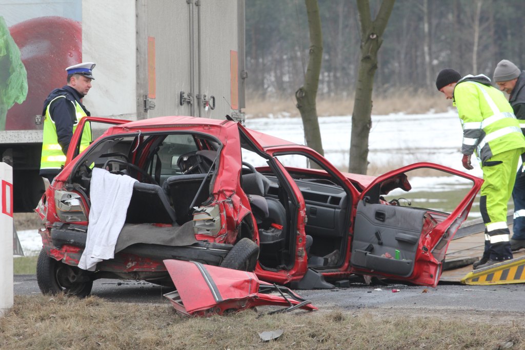 Wypadek po Kawicami. Zginęła młoda kobieta!