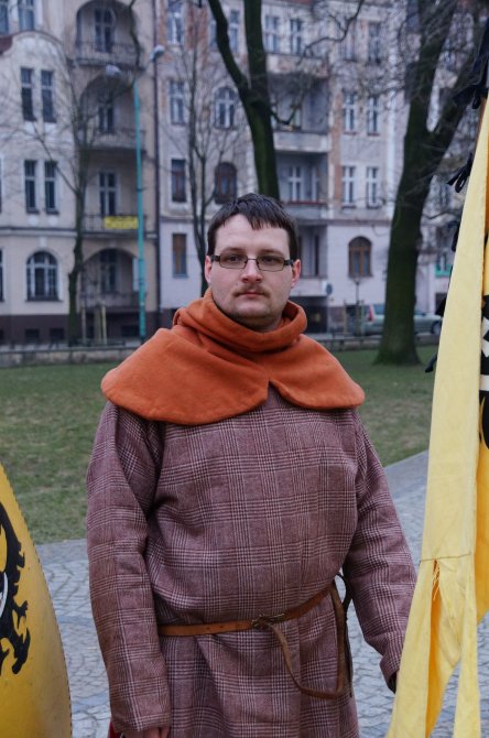 W intencji Pobożnego msza i kwiaty pod pomnikiem