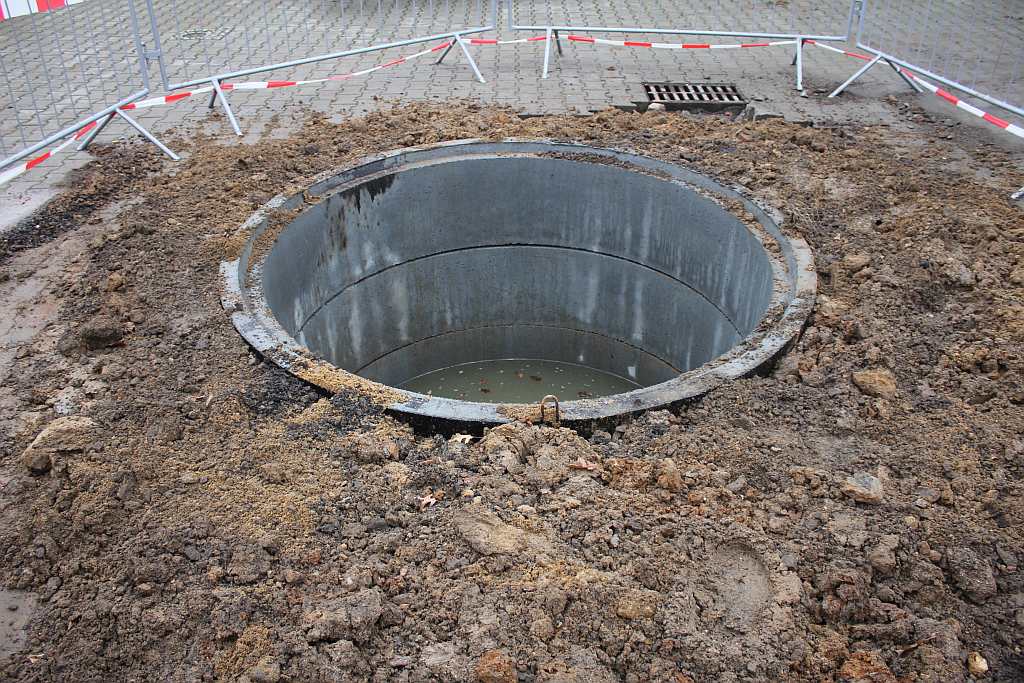 Na stadionie montują jupitery