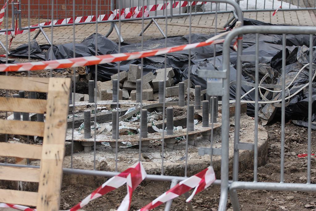 Na stadionie montują jupitery