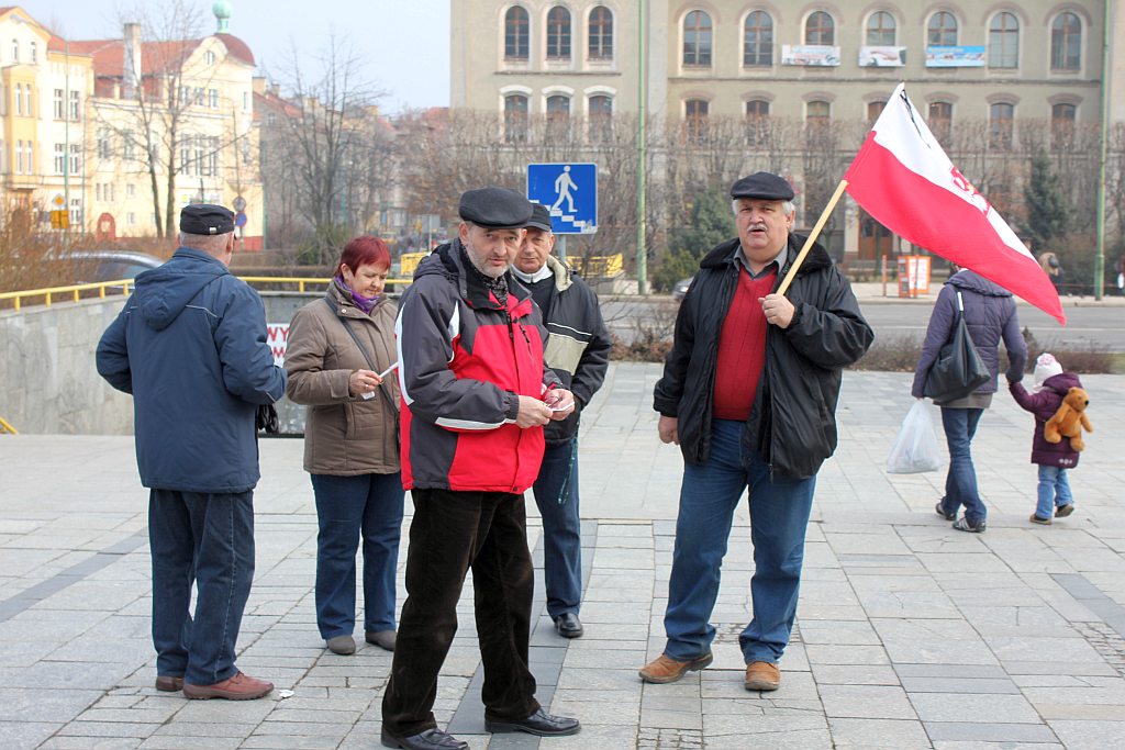Smoleńska rocznica w Legnicy. „Precz z Iwanem!”