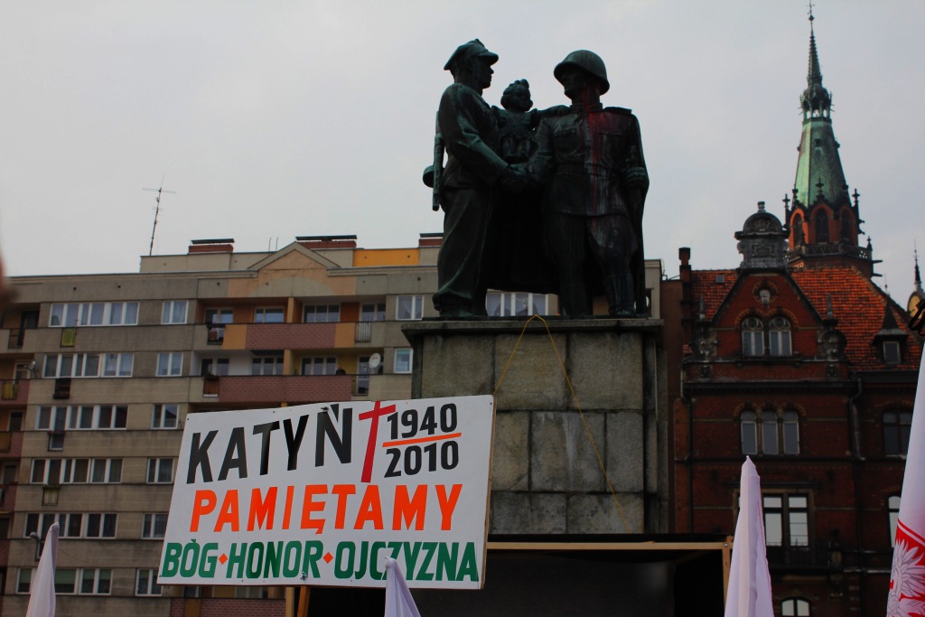 Smoleńska rocznica w Legnicy. „Precz z Iwanem!”