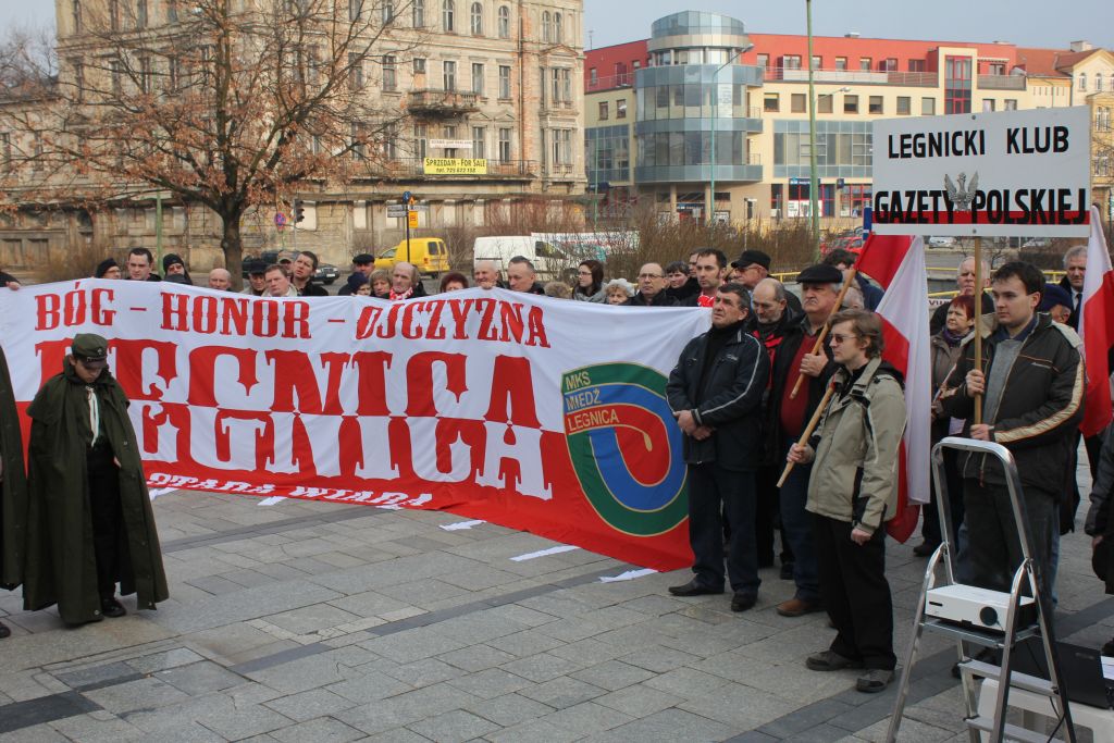 Smoleńska rocznica w Legnicy. „Precz z Iwanem!”