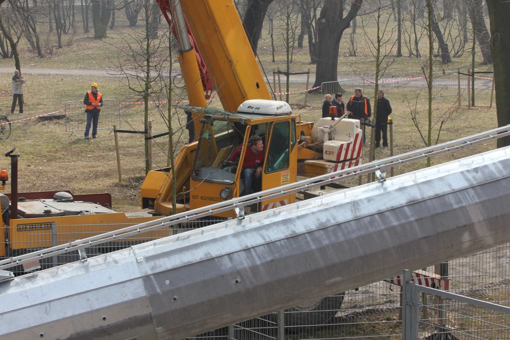 Na stadionie montują jupitery