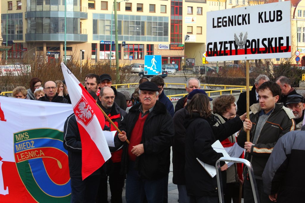 Smoleńska rocznica w Legnicy. „Precz z Iwanem!”