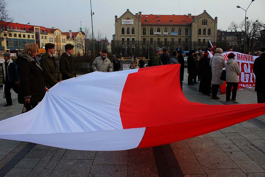 Smoleńska rocznica w Legnicy. „Precz z Iwanem!”