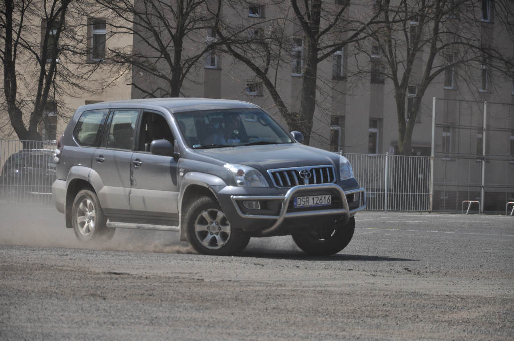 Maturzyści zakończyli rok szkolny paleniem gumy