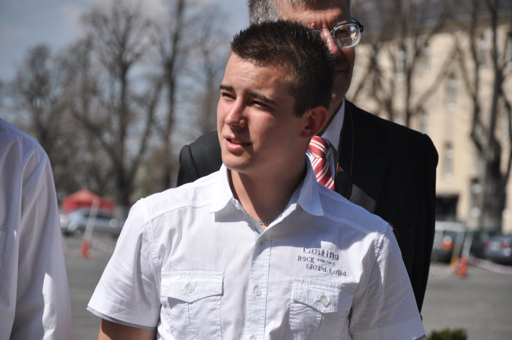 Maturzyści zakończyli rok szkolny paleniem gumy