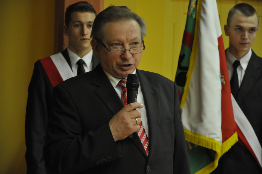 Maturzyści zakończyli rok szkolny paleniem gumy
