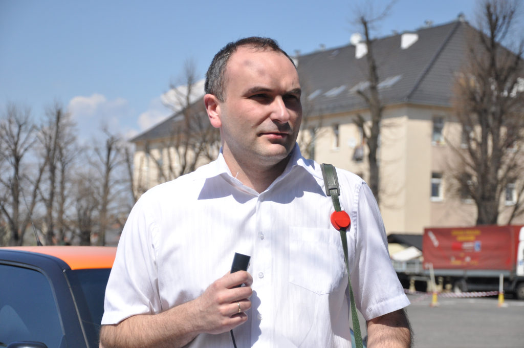 Maturzyści zakończyli rok szkolny paleniem gumy