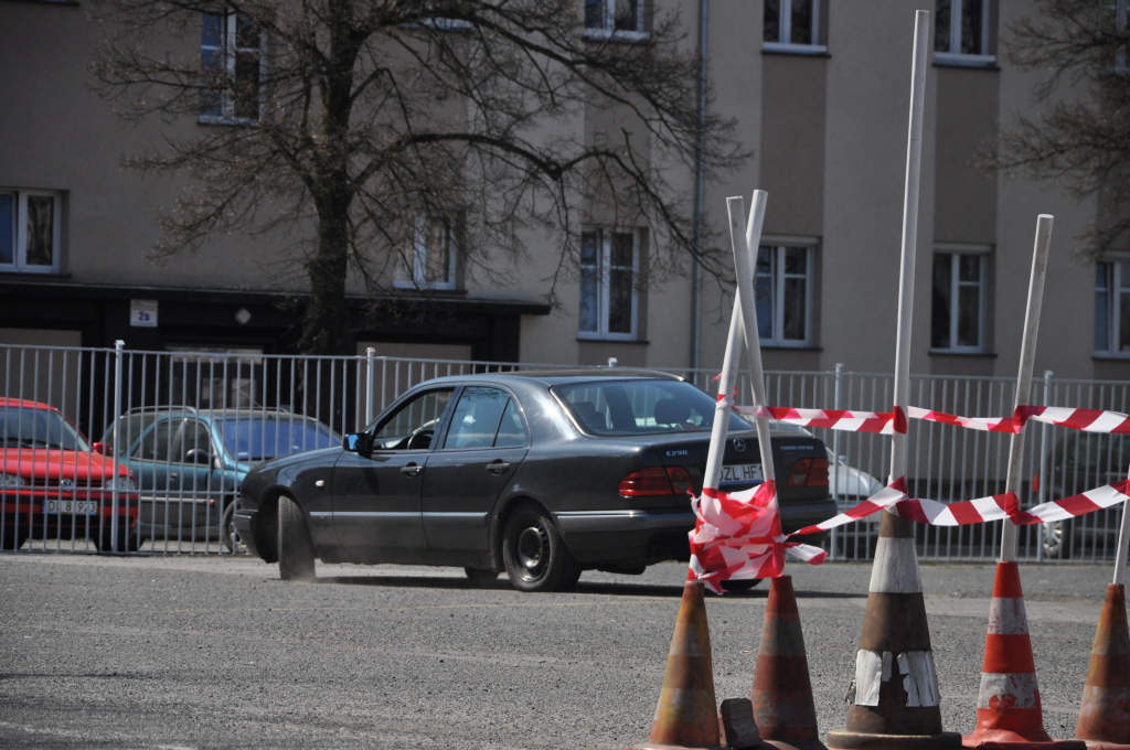 Maturzyści zakończyli rok szkolny paleniem gumy