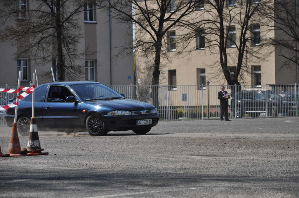 Maturzyści zakończyli rok szkolny paleniem gumy