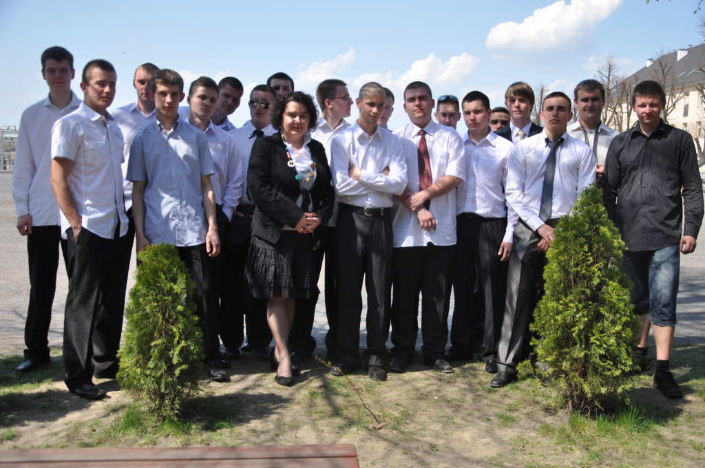 Maturzyści zakończyli rok szkolny paleniem gumy