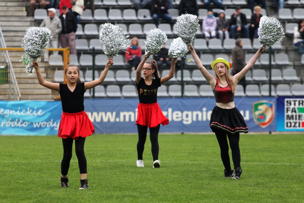 Cheerleaderki Miedzianki zadebiutowały na boisku