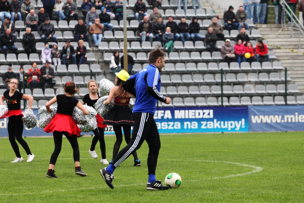 Cheerleaderki Miedzianki zadebiutowały na boisku
