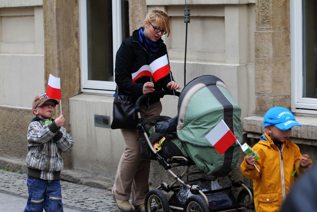 PiS rozdaje flagi. „Inni politycy nie dbają o nie”