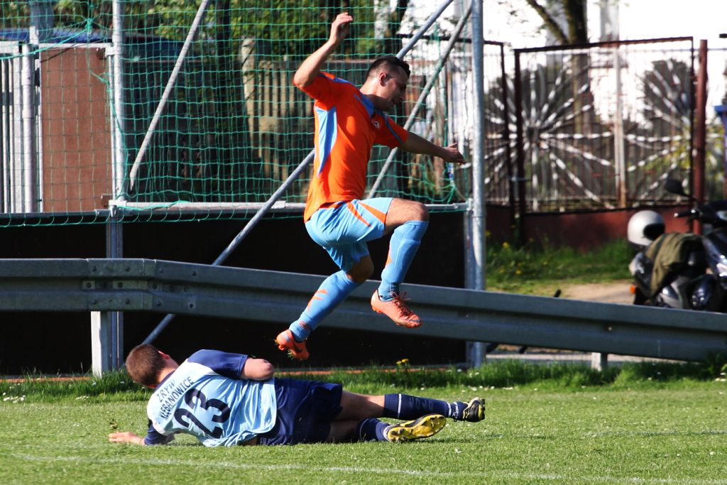 Klasa A: KS Legnickie Pole - Zryw 4:2