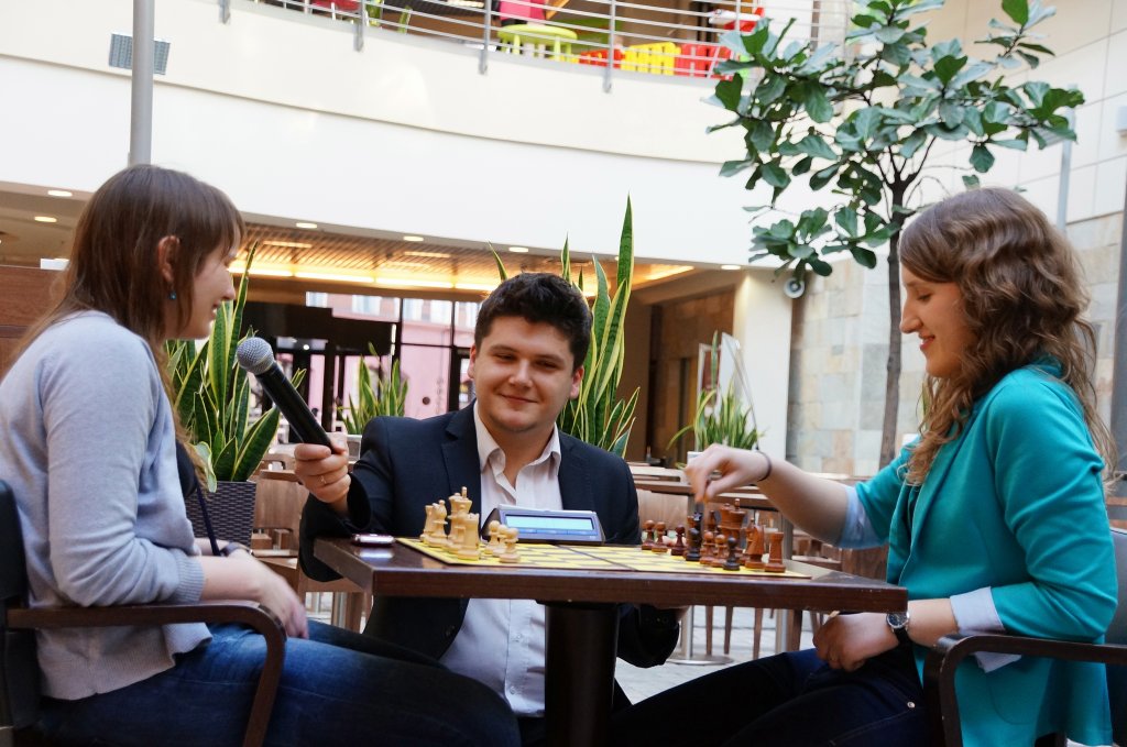 Grali w szachy w Galerii Piastów