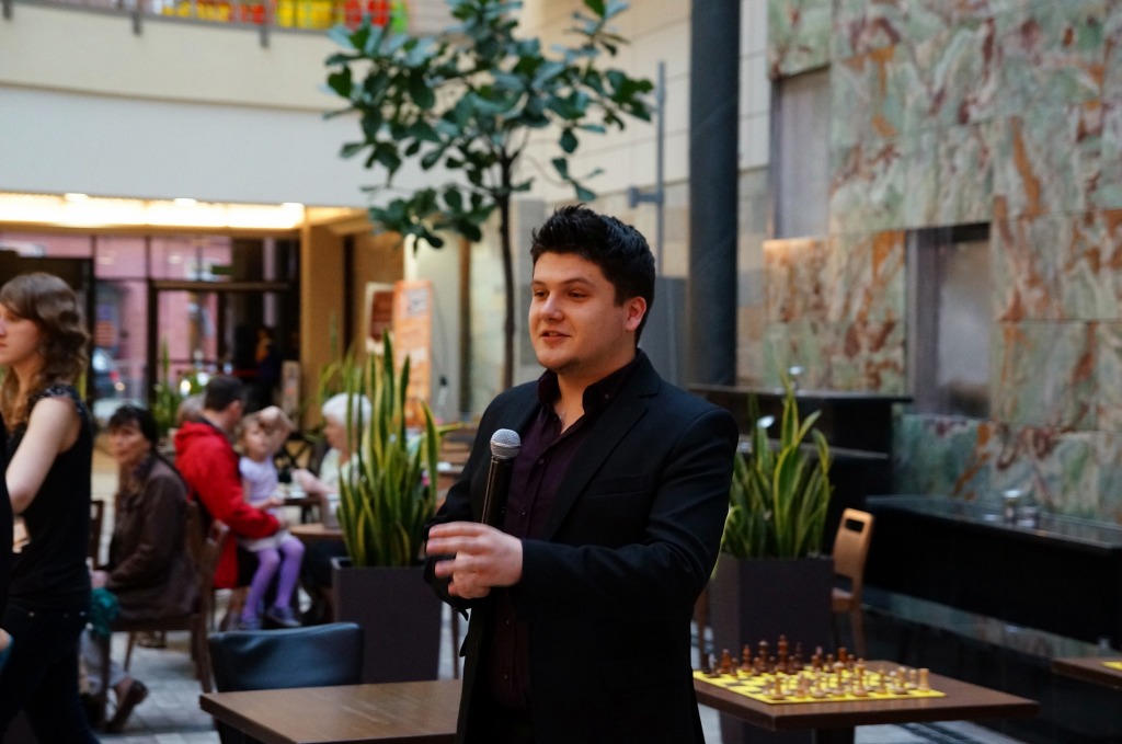 Graj w szachy w Galerii Piastów