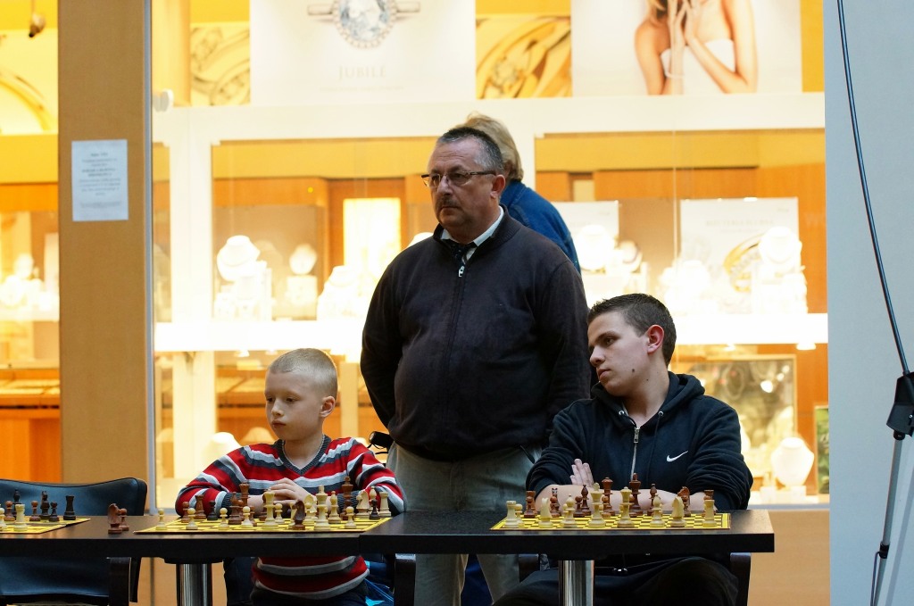 Graj w szachy w Galerii Piastów