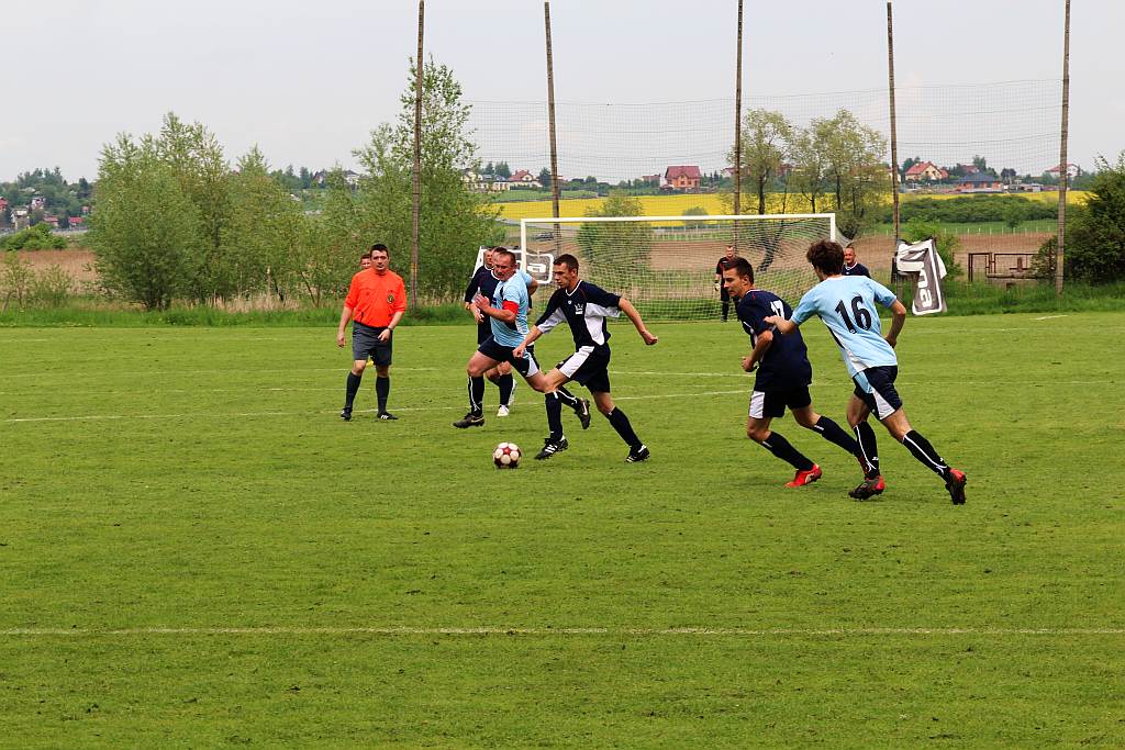 Klasa B: Błękitni  - Korona  7:0