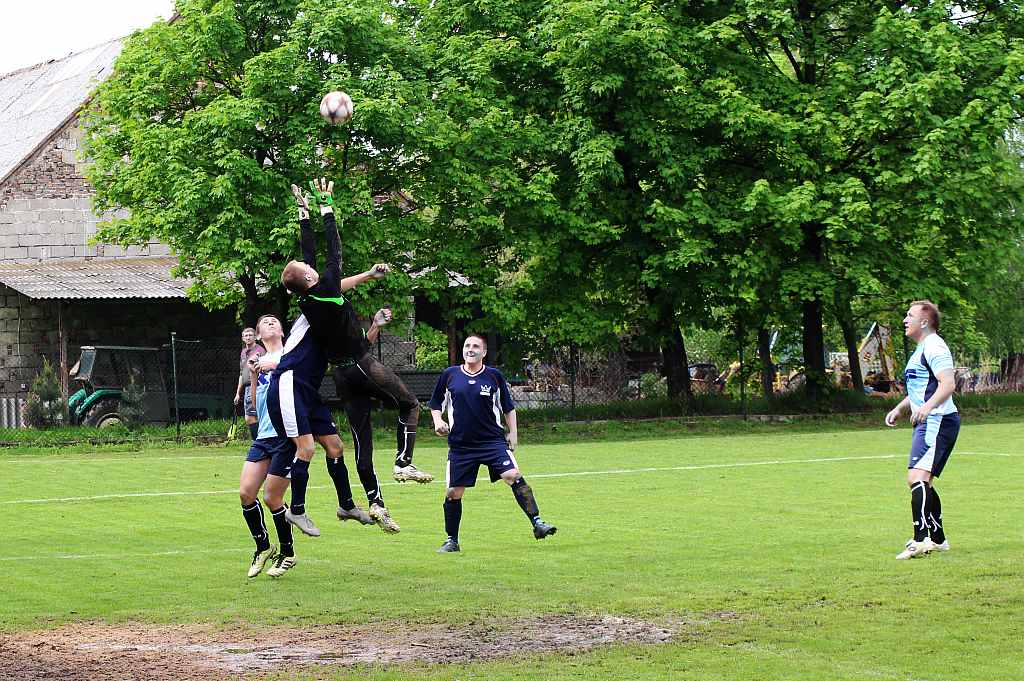 Klasa B: Błękitni  - Korona  7:0
