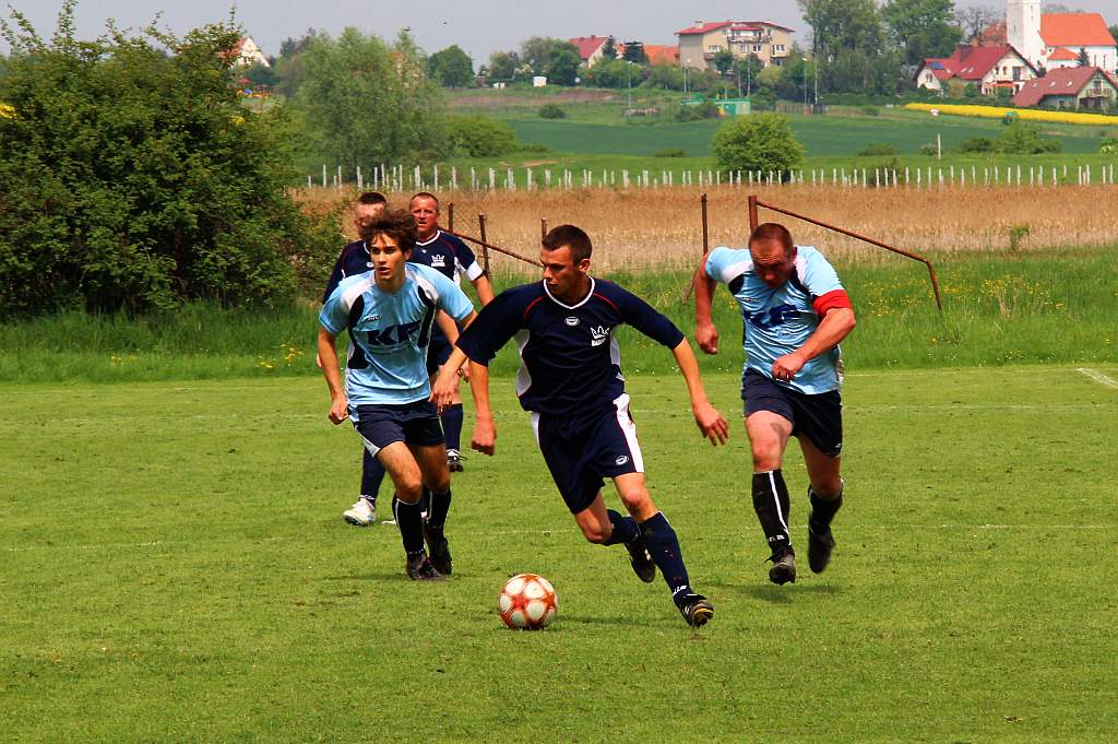 Klasa B: Błękitni  - Korona  7:0