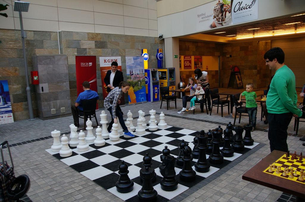 Graj w szachy w Galerii Piastów