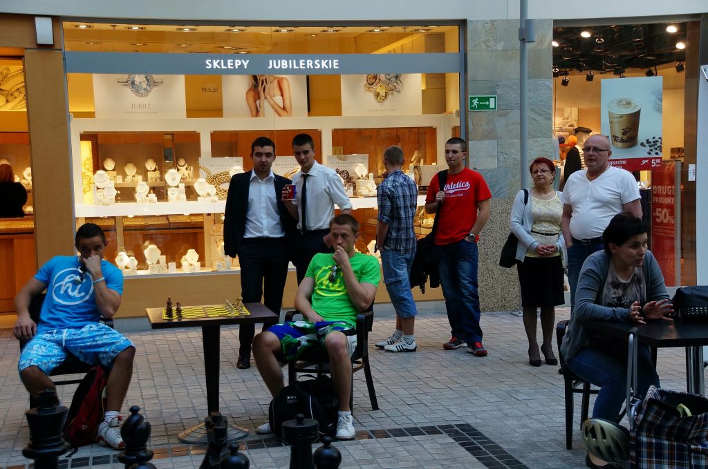 Graj w szachy w Galerii Piastów
