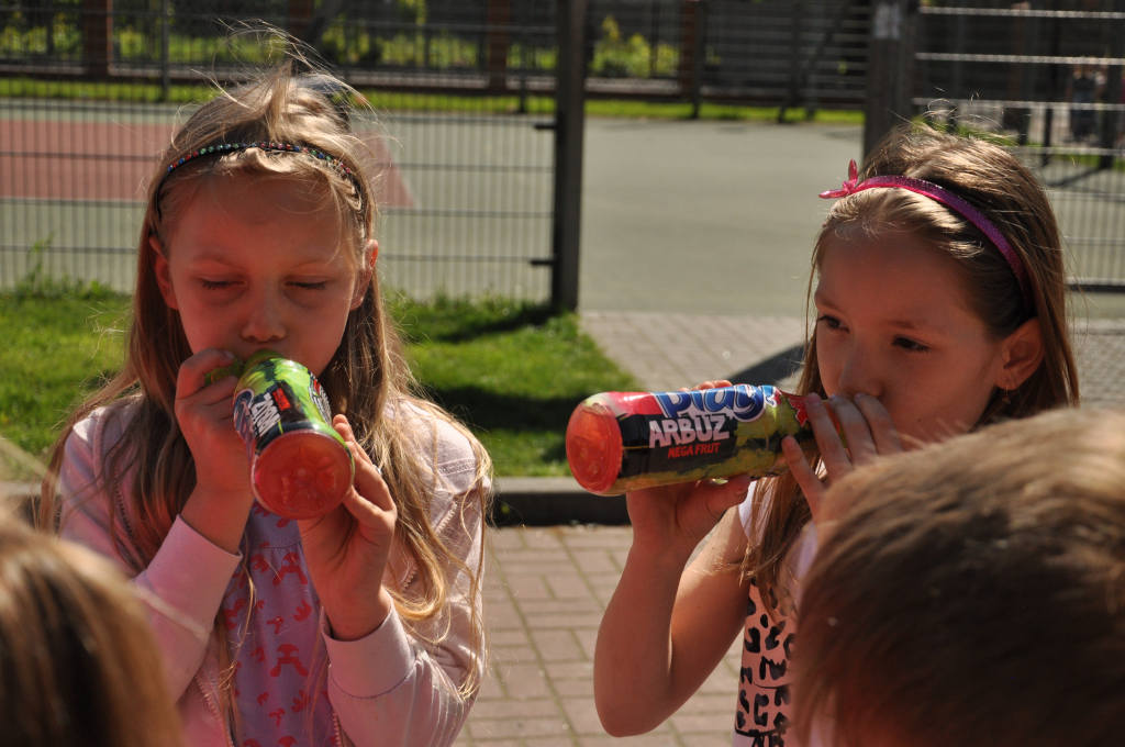 Uczniowie SP nr 1 smakowali Kubusia arbuzowego