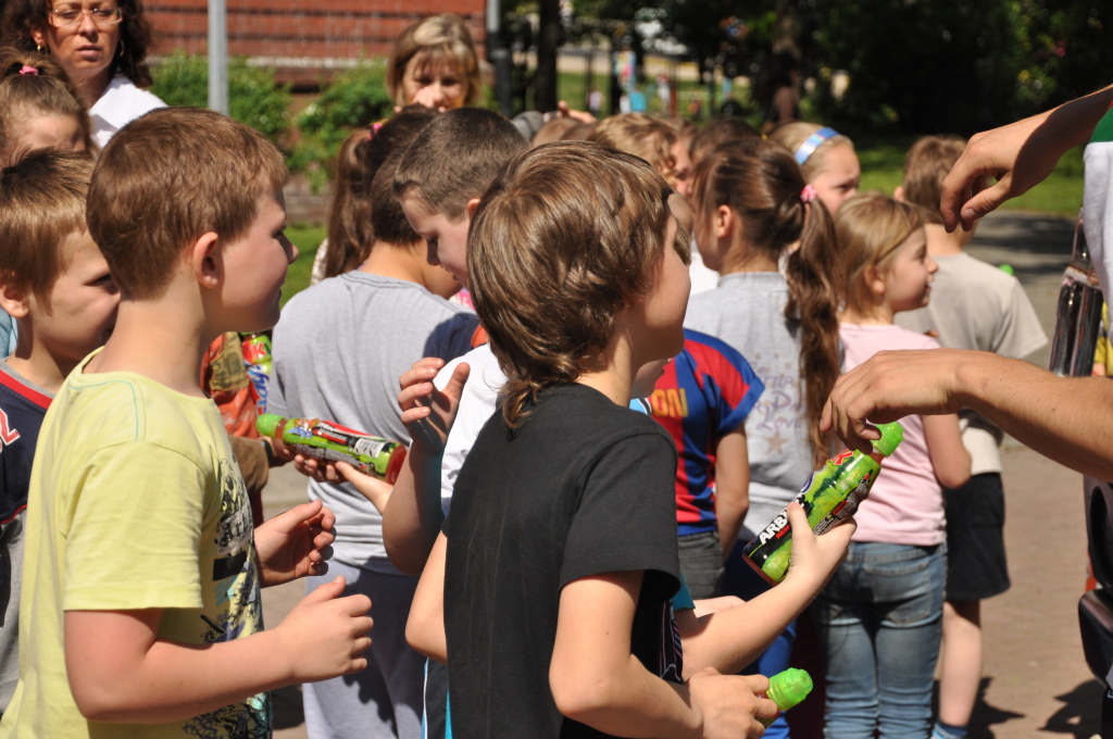 Uczniowie SP nr 1 smakowali Kubusia arbuzowego