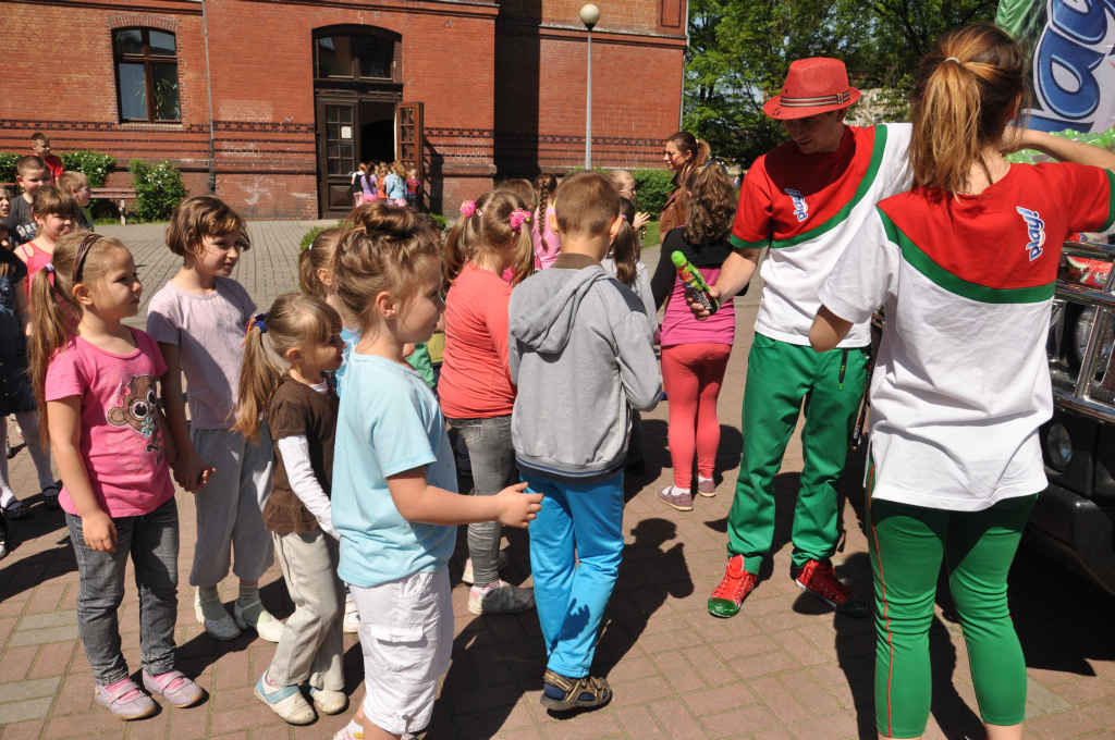 Uczniowie SP nr 1 smakowali Kubusia arbuzowego