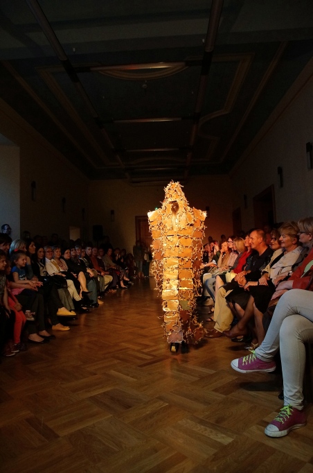Pokaz mody w noc muzealną